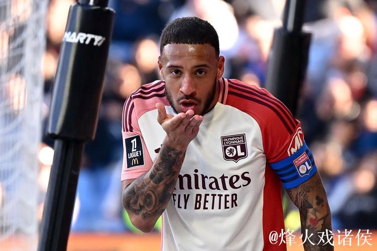 队报:曼联接触里昂中场托利索,球员对转会持开放态度 队报:曼联接触里昂中场托利索,球员对转会持开放态度