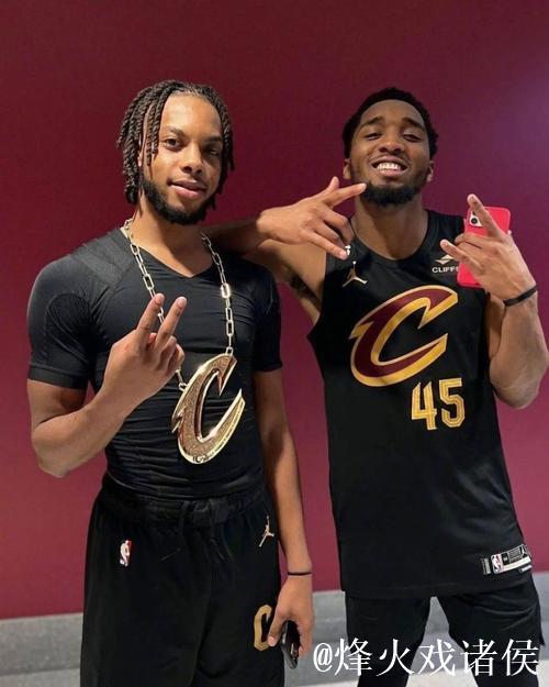 加兰狂飙39分骑士8连胜势不可挡 雄鹿6连败绿军轻松击败老鹰 加兰狂飙39分骑士8连胜势不可挡 雄鹿6连败绿军轻松击败老鹰